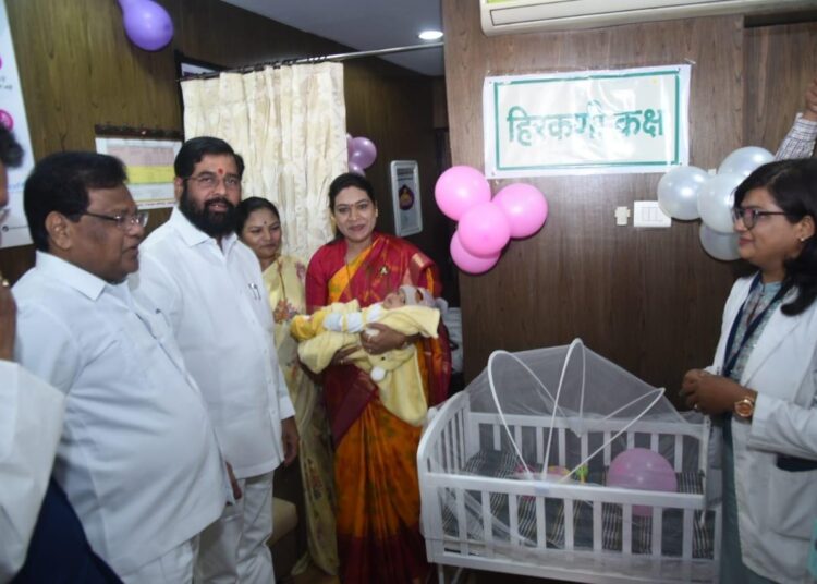 नागपूर येथील विधीमंडळ इमारतीत मुख्यमंत्र्यांच्या उपस्थितीत हिरकणी कक्षाचे उद्घाटन