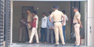 पत्नीचा खून करुन घराला बाहेरून कडी लावून पती फरार