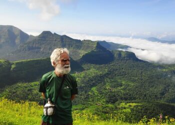 गिरिदुर्गांचा वाटाड्या…. दुर्गमहर्षी आप्पासाहेब परब