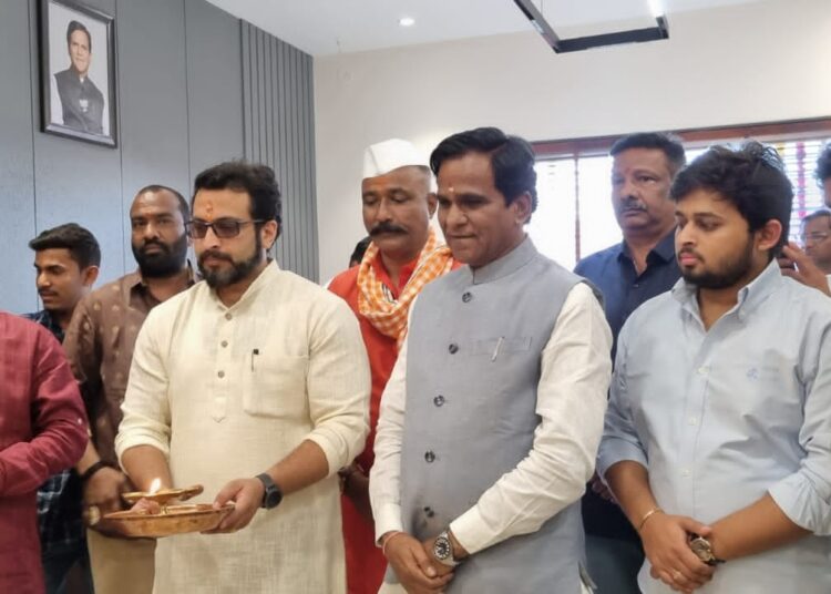 केंद्रीय रेल्वे राज्यमंत्री रावसाहेब दानवे यांच्या भावाच्या कन्स्ट्रक्शन कार्यालयाच्या उद्घाटनाला खा. अमोल कोल्हे यांची हजेरी