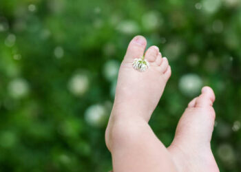 मुलीच्या जन्माने हादरलं कुटुंब; पायगुण नव्हे तर ‘हे’ पाय बघूनच डॉक्टर झाले थक्क
