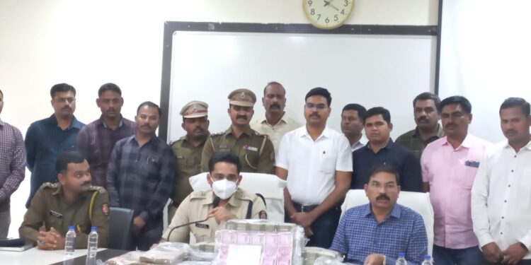 नथुमल वासुदेव कापड दुकानातील चोरीला कोठल्या बेड्या; स्थानिक गुन्हा शाखा आणि सदरबाजार पोलिसांची कारवाई