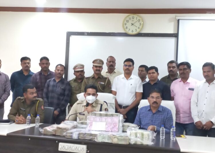 नथुमल वासुदेव कापड दुकानातील चोरीला कोठल्या बेड्या; स्थानिक गुन्हा शाखा आणि सदरबाजार पोलिसांची कारवाई