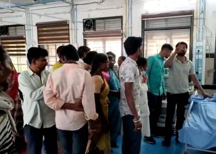 सरकारी रुग्णालयातील धक्कादायक प्रकार, योग्य उपचार न केल्याने रुग्णाचा मृत्यु