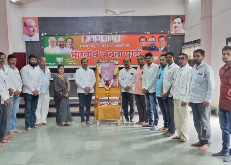 लोकनेते माजी केंद्रीयमंत्री स्व.गोपीनाथ मुंडे यांना जयंती निमित्त अभिवादन