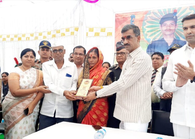 माजी सैनिकांचे प्रश्न सोडवण्यासाठी लवकरच मुख्यमंत्री महोदयांच्या सोबत बैठक : पालकमंत्री शंभूराज देसाई