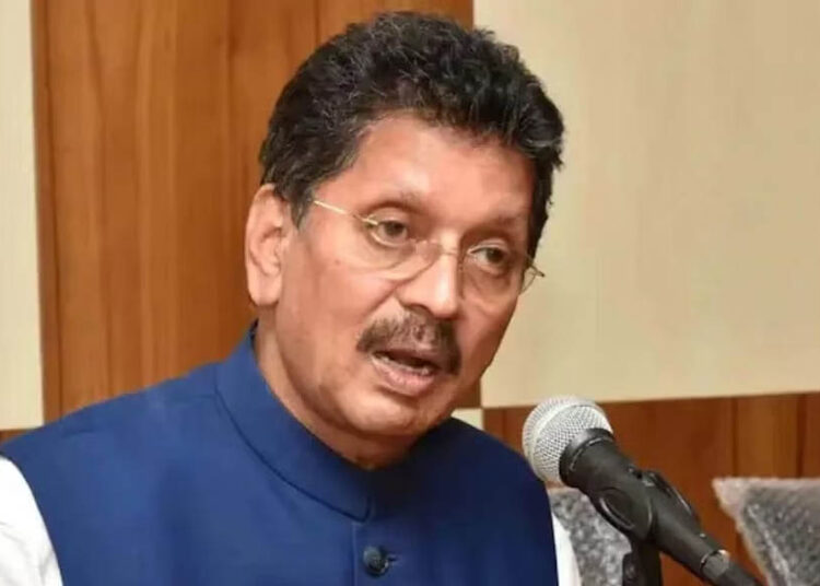 वीस किंवा त्यापेक्षा कमी पटसंख्या असलेल्या शाळा बंद करण्याचा विचार नाही – दीपक केसरकर