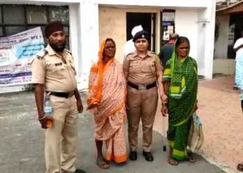 महिलांचा आत्मदहनाचा प्रयत्न; पोलिसांनी वेळीच हस्तक्षेप करत महिलांना घेतले ताब्यात; जिल्हाधिकारी कार्यालयातील प्रकार