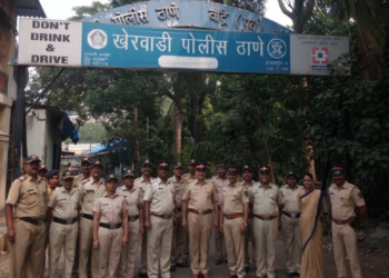मुंबईत पोलीस ठाण्याला आग, अधिकारी गंभीर जखमी