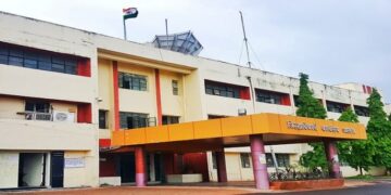 रोहयोचा निधी  मुलांच्या खात्यात। गुंडेवाडी च्या महिला उपसरपंच अपात्र