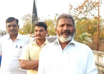 Video : वाह रे पठ्या… प्रशासनाला हरविणारा जालन्याचा हा अवलिया तुम्ही पाहिलाय का? पालिका प्रशासनाने आंदोलनकर्त्याच्या मागण्या केल्या पुर्ण