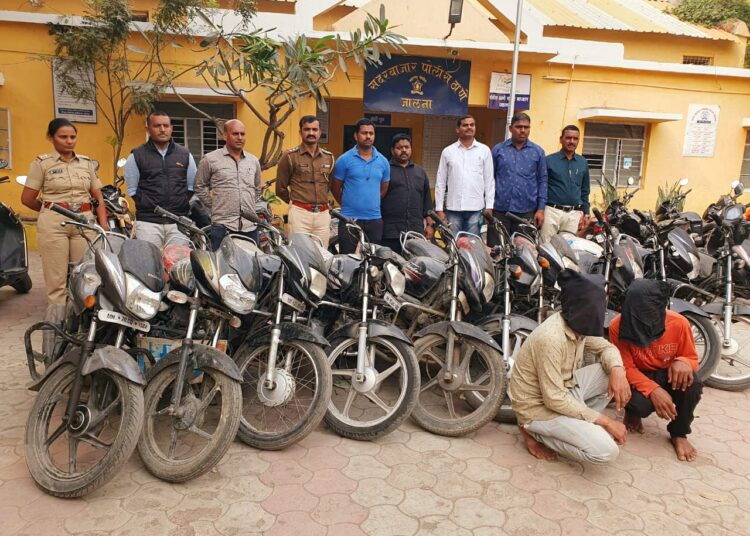 जालन्यात दुचाकी चोरट्यांकडून साडे सहा लाखाच्या 12 दुचाकी जप्त; सदर बाजार पोलीसांची कारवाई
