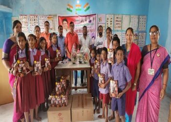 डॉ प्रितम म्हात्रे यांच्या जन्मदिनाचे औचित्य साधून शाळांना स्मार्ट टि.व्ही.संच वाटप 