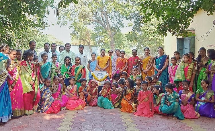 जि प प्रा शा सारवाडी येथे ज्ञानज्योती सावित्रीमाई फुले जयंती उत्साहात साजरी
