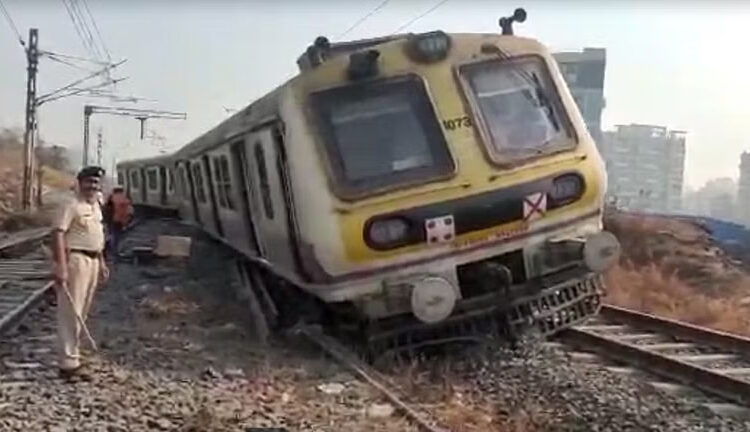 नेरुळ -उरण रेल्वे मार्गावर रेल्वेला अपघात