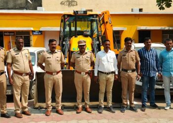 जेसीबी चोरट्यांच्या सदर बाजार पोलीसांनी 12 तासात आवळल्या मुसक्या,४६ लाखाचा मुद्देमाल जप्त