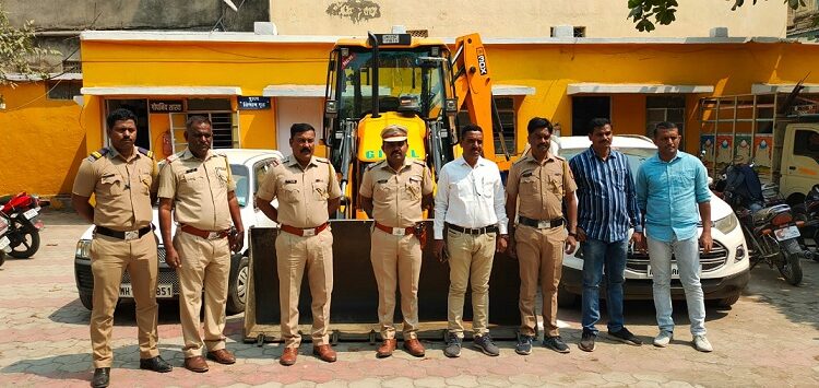 जेसीबी चोरट्यांच्या सदर बाजार पोलीसांनी 12 तासात आवळल्या मुसक्या,४६ लाखाचा मुद्देमाल जप्त