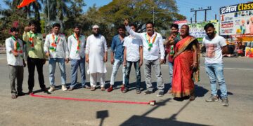 अखेर राज्यपालांची उचलबांगडी, जालन्यात काँग्रेस सेवादलाचा वतीने फटाके फोडून जल्लोष