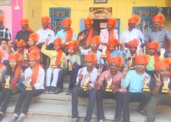 कै. कविवर्य सुरेश विठ्ठल पाठक यांच्या स्मृती प्रित्यर्थ गुणवंत विद्यार्थ्यांचा गुणगौरव सोहळा