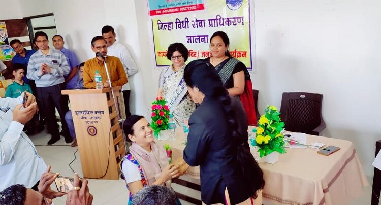 फक्त सक्षम नव्हे सशक्त व्हा; जिल्हा विधी सेवा प्राधीकरण सदैव आपल्या पाठीशी – न्यायाधिश पी.पी. भारसाकडे (वाघ)