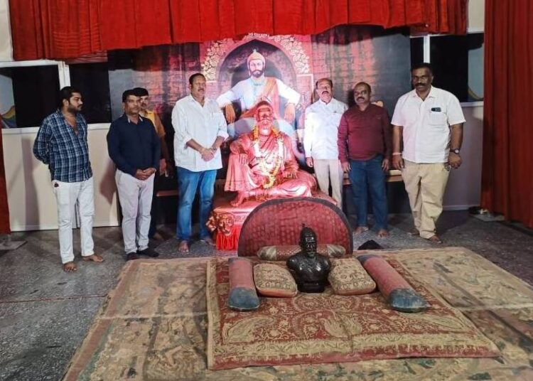सातारा : शिवजयंतीनिमित्त छत्रपती शिवरायांची राजगादी सर्वसामान्यांसाठी खुली