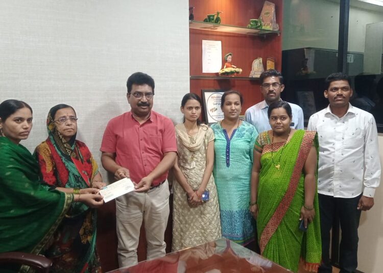 अखेर कोरोना योध्दा (कै.) राजेंद्र मिरगे यांना 50 लाख रु ची मदत; प्रकल्प संचालकांचा दोन वर्षांचा पाठपुरावा