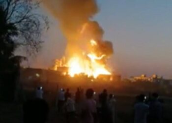 Video : नगरमधील धक्कादायक घटना; गंगामाई साखर कारखान्यात अग्नितांडव
