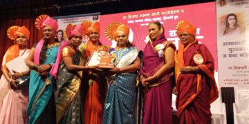 सौ. करुणा मोरे यांना राजमाता जिजाऊ पुरस्कार प्रदान