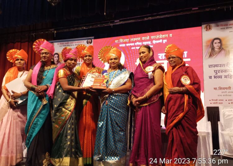 सौ. करुणा मोरे यांना राजमाता जिजाऊ पुरस्कार प्रदान