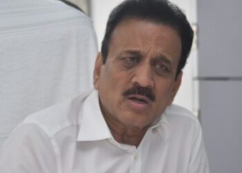 मालवाहू ट्रक व ऑटोचा भीषण अपघात; पाच जणांचा जागीच मृत्यू तर ८ जखमी