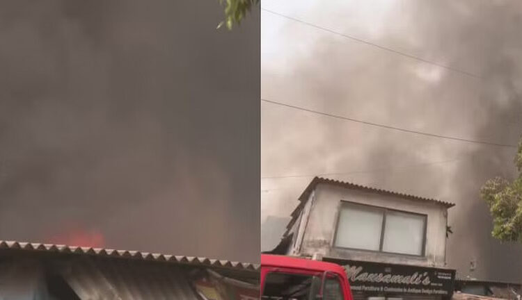 जोगेश्वरीत फर्निचर मार्केटला भीषण आग, अनेक गाळे जळून खाक