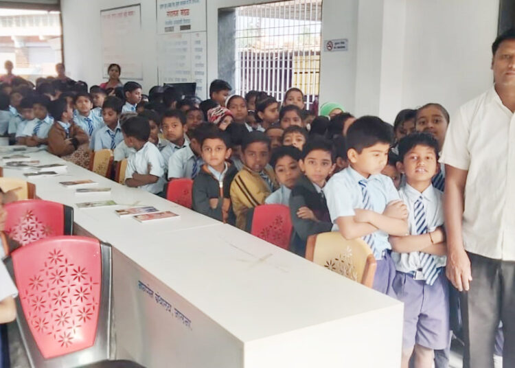 संस्कार प्रबोधिनी प्राथमिक विद्यालयाच्या विद्यार्थ्यांनी दिली नागसेन ग्रंथालयलयास क्षेत्र भेट