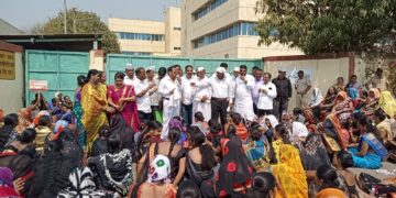 पोलारिस कंपनी गेट समोर कामगारांनी केले गेट बंद आंदोलन