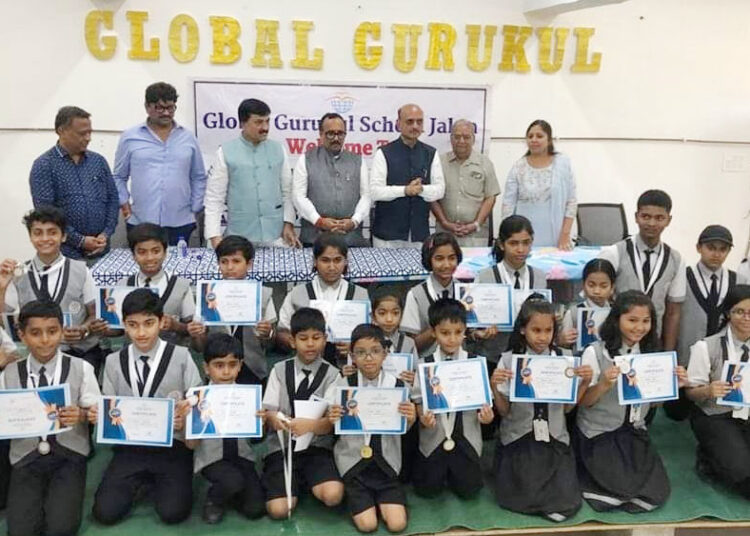 शाळेच्या प्रगतीसाठी सर्वोतोपरी मदत करु-डॉ.कराड