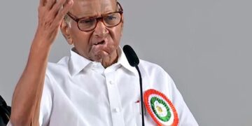 ‘ईडी’च्या कारवाईला घाबरून अनेकांनी भूमिका बदलल्या!; कोल्हापूर येथील सभेत शरद पवार यांची टीका