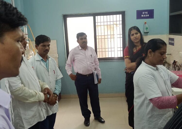 मुख्य कार्यकारी अधिकारी वर्षा मीना यांची जिल्हा प्रयोगशाळेस योगशाळेस भेट!