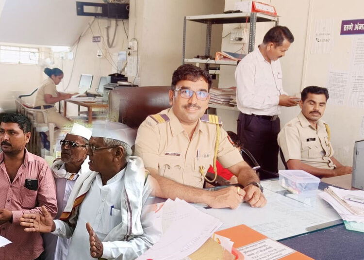 जालना :  14 कृषी सहाय्यका विरुद्ध गुन्हे दाखल; शेतीपिकाच्या नुकसानीच्या शेतकऱ्याच्या याद्या सादर न केल्याने केला गुन्हा दाखल