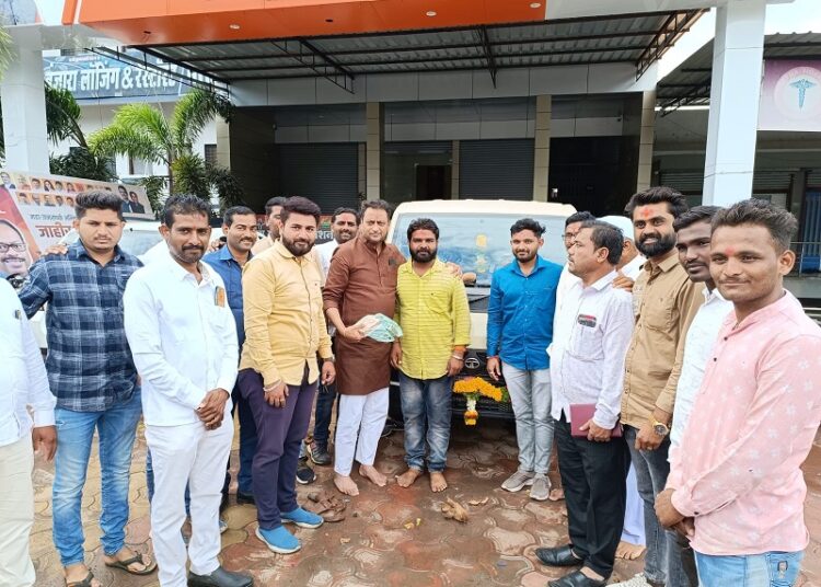 शेतमाल वाहतुकीची वाहने वाटपास प्रारंभ : सतीश घाटगे यांचा पुढाकार