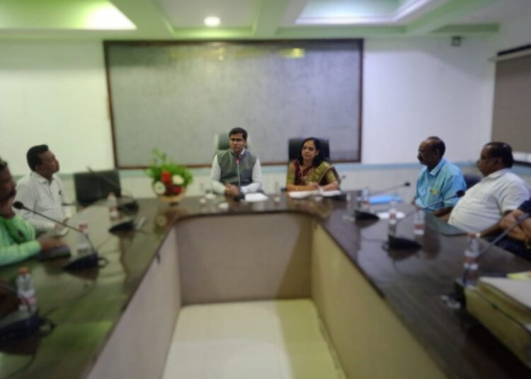 ग्राहकांच्या समस्या प्राधान्याने सोडविल्या जातील – जिल्हाधिकारी डॉ. श्रीकृष्ण पांचाळ