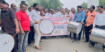 शासनाच्या अन्यायकारक धोरणाविरोधात ढोल बजाओ आंदोलन