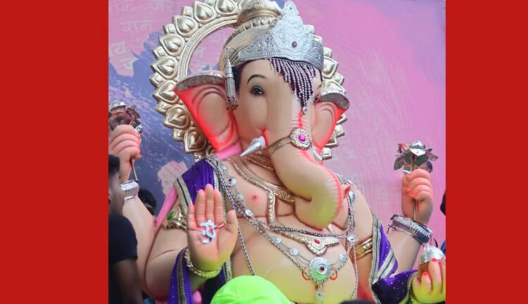 काेल्हापूरातील गणेशाेत्सव मंडळातून अर्धा किलो चांदीचा हार चाेरीस