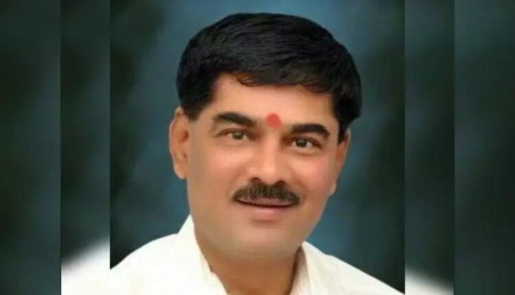 राज्य सरकारने हेतुपुरस्सर आगस्ट महिन्यात लवकरचा दुष्काळ जाहीर केला नसल्याचा डॉ. संजय लाखे पाटील यांचा गंभीर आरोप