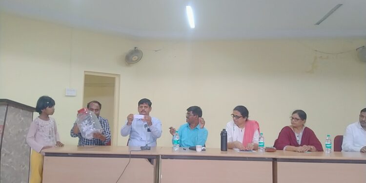 जिल्ह्यातील 35 स्वयं सहाय्यता बचतगटांची मिनी ट्रॅक्टर व उपसाधनांसाठी लॉटरी पध्दतीने निवड