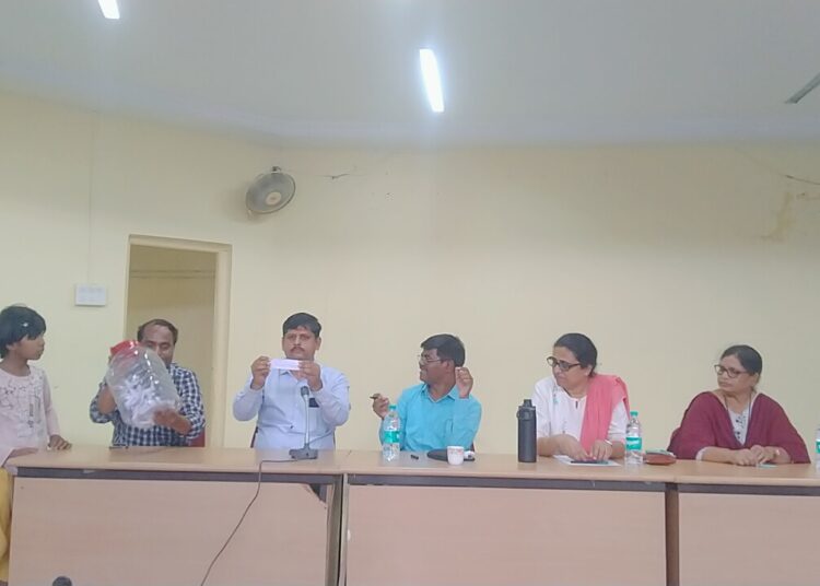 जिल्ह्यातील 35 स्वयं सहाय्यता बचतगटांची मिनी ट्रॅक्टर व उपसाधनांसाठी लॉटरी पध्दतीने निवड