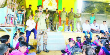 श्री शिवाजी हायस्कुल आणि जनता हायस्कुल येथे विद्यार्थ्याना दिली सापाची माहिती; निसर्गरक्षण प्राणीमित्र संघटनेचा उपक्रम