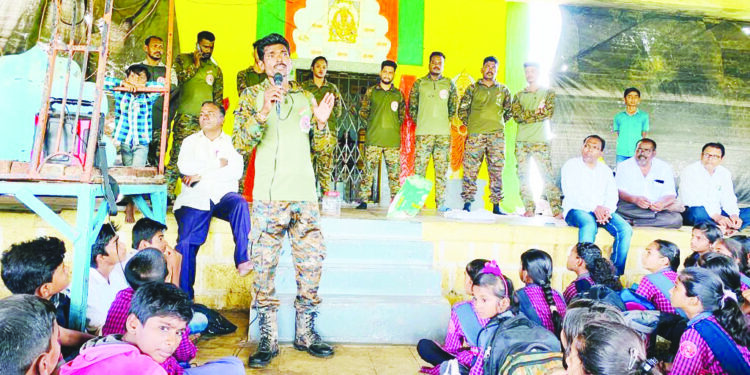 श्री शिवाजी हायस्कुल आणि जनता हायस्कुल येथे विद्यार्थ्याना दिली सापाची माहिती; निसर्गरक्षण प्राणीमित्र संघटनेचा उपक्रम