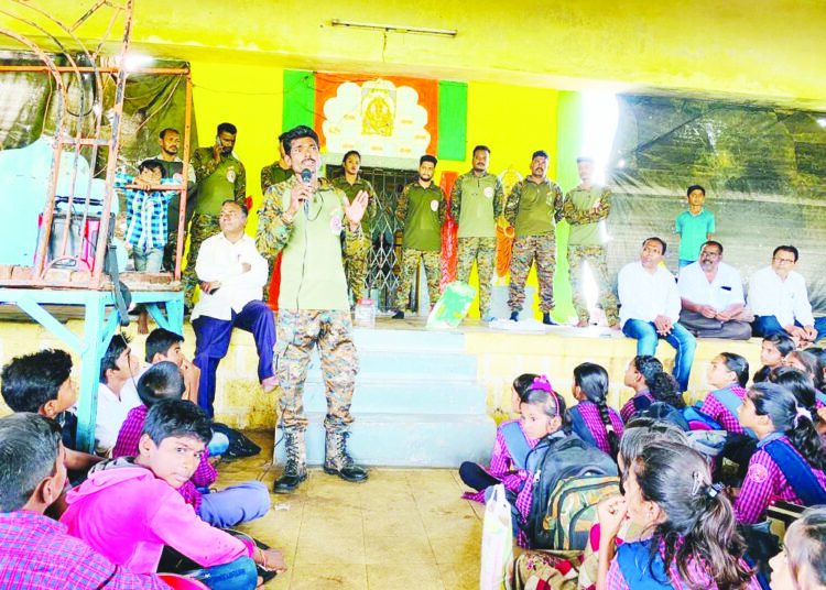 श्री शिवाजी हायस्कुल आणि जनता हायस्कुल येथे विद्यार्थ्याना दिली सापाची माहिती; निसर्गरक्षण प्राणीमित्र संघटनेचा उपक्रम