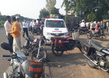 लक्झरी बसचा भीषण अपघात