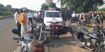 लक्झरी बसचा भीषण अपघात