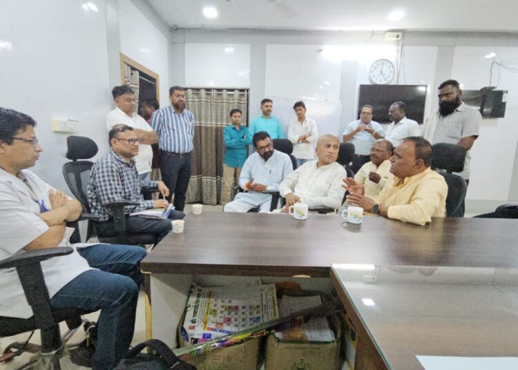  जिल्हाप्रमुख भास्करराव अंबेकर यांनी घेतली सामान्य रुग्णालयात जाऊन घेतली वैद्यकीय सोयीसुविधांची माहिती